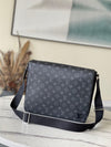 Louis Vuitton District PM
