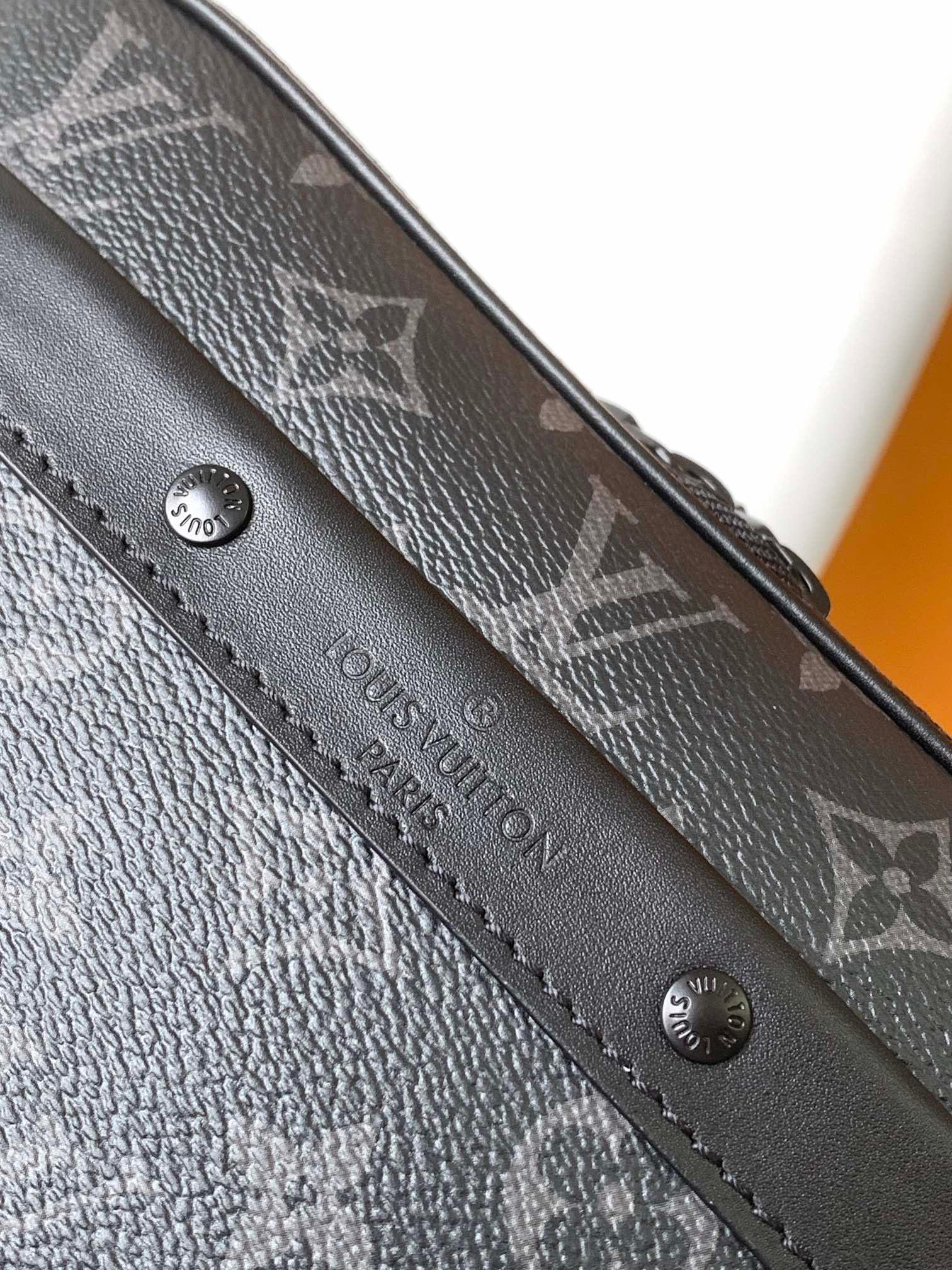 Louis Vuitton Alpha Messenger